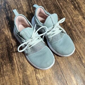 Girls Gray Nautica Athletic Shoes size 2